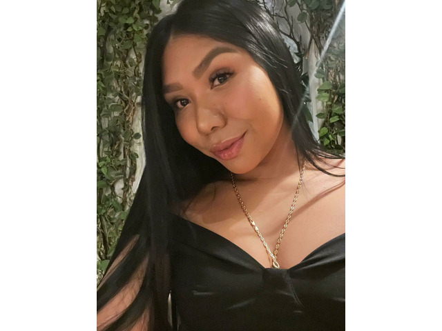 NIÑA BONITA Y JUGUETONA