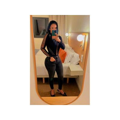 DAMA MUY SENSUAL Y PROVOCATIVA 
