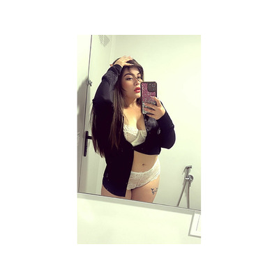 Una jovencita tierna marchosa fiestera