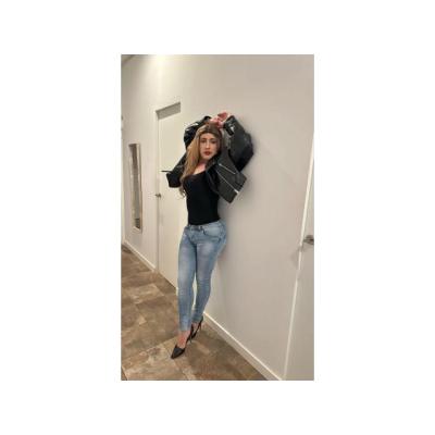 ANGELA CARIÑOSA Y FIESTERA TRANS