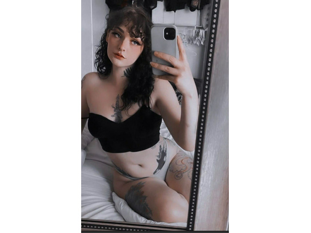 hermosa chica bien atractiva 634067125