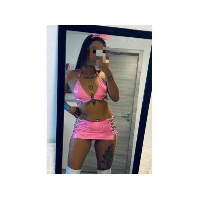 BELLA DAMA Y DIVERTIDA EN TORREVIEJA SALIDAS