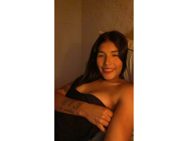latina sensual y cariñosa