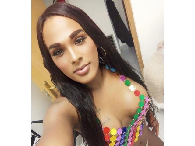 TRANS MUY LECHERA Y CON POLLA GORDA