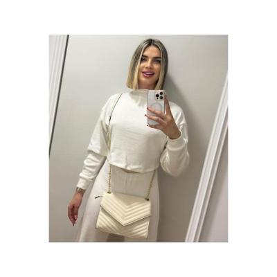 trans muy guapa y femenina