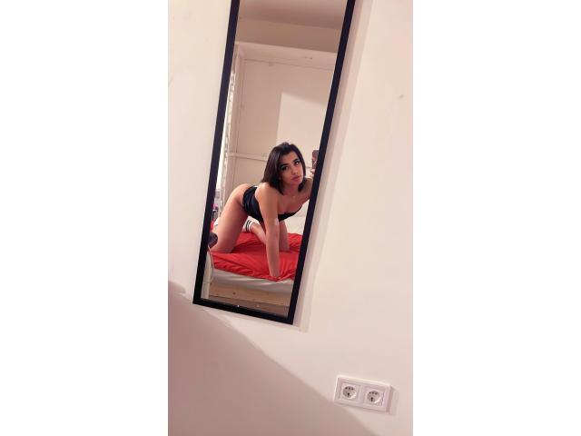 ESTOY MUY CACHONDA ESPERANDOTE