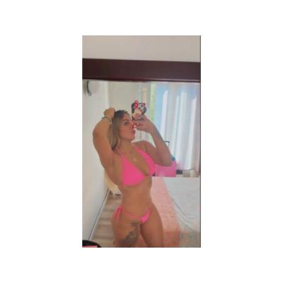 RUBIA con el coño grande esperando tu polla