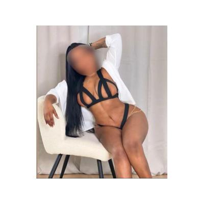 HERMOSA MORENA EN ELDA