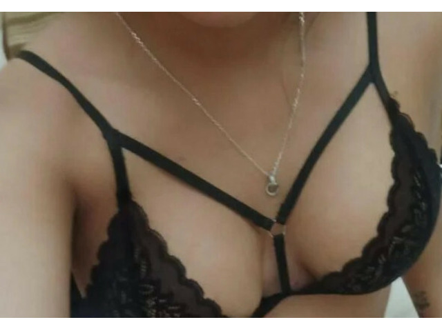 Discreta educada Carla
