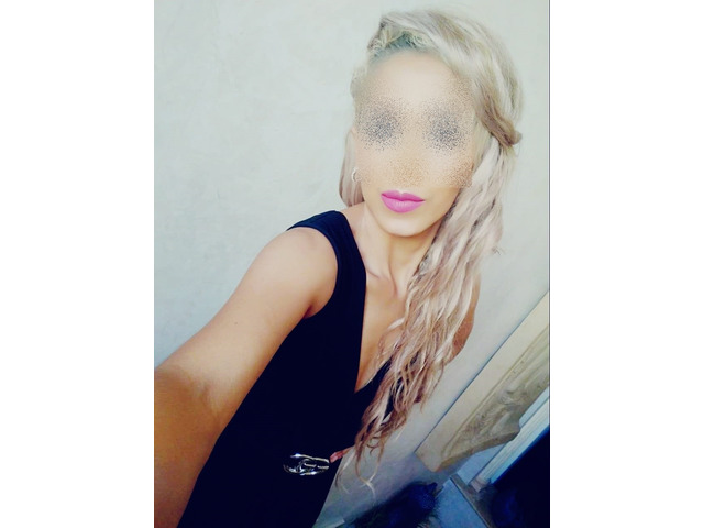 Preciosa rubia delgada super cañera