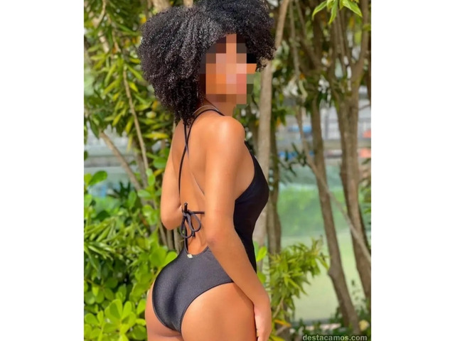 MORENA DIVINA Y COMPLACIENTE