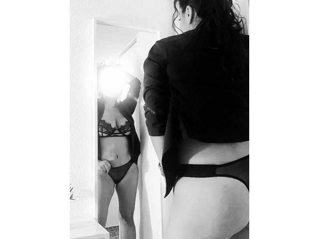 Mujer madura elegante y discreta