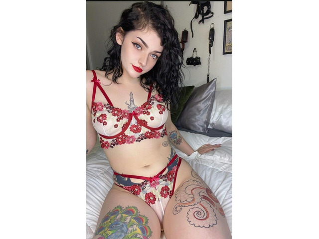 hola soy merlina una hermosa chica