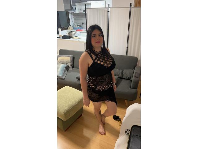 ARDIENTE Y EXHUBERANTE, LATINA