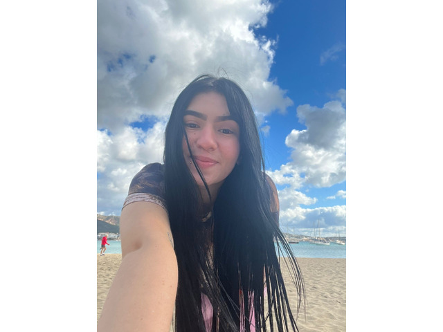 Juli Hermosa chica nueva en la isla