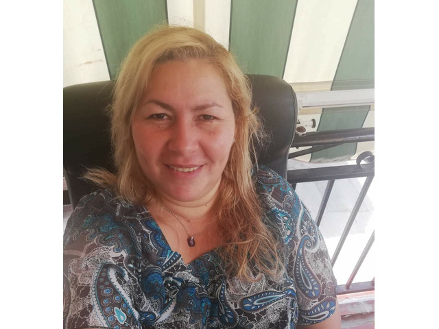 NOEMI ATRACTIVA Y EDUCADA SEÑORA MADURA