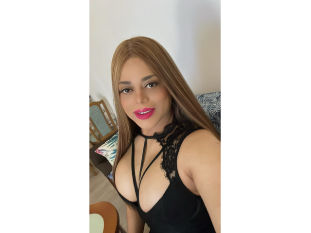 Guapa y espontánea latina