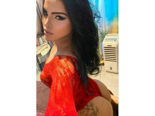 SOY UNA CHICA CON POLLA SUPER GUAPA.