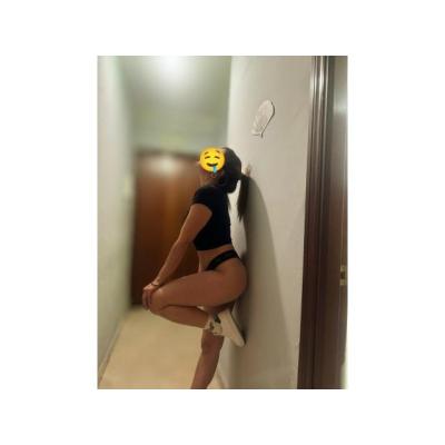 latina guapa y cariñosa