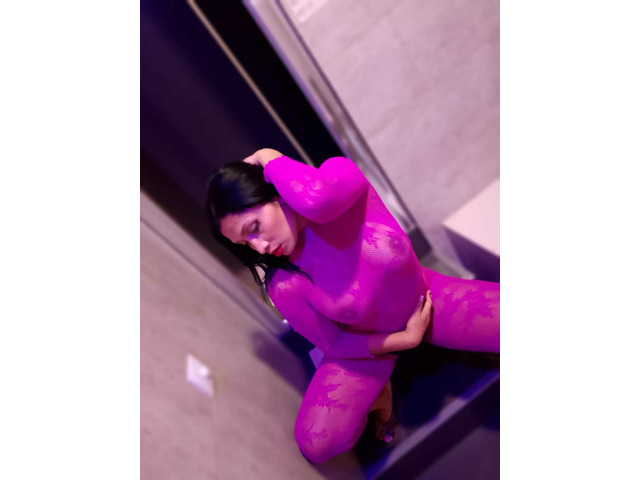 SENSUAL Y FEMENINA LATINA