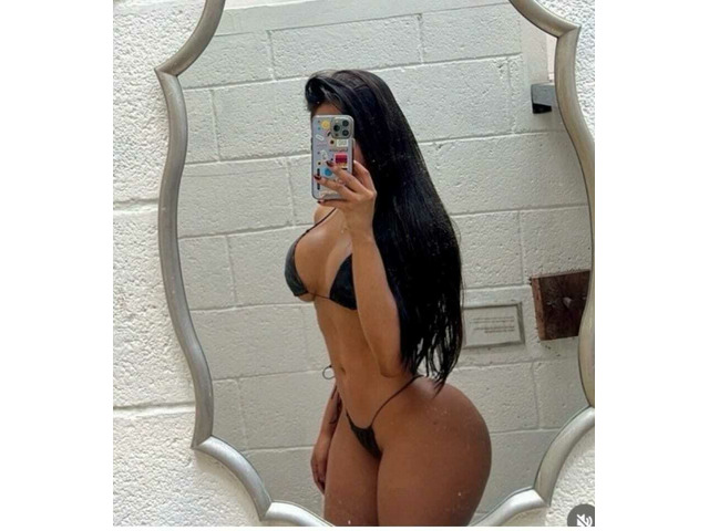 Joven divertida sexi elegante